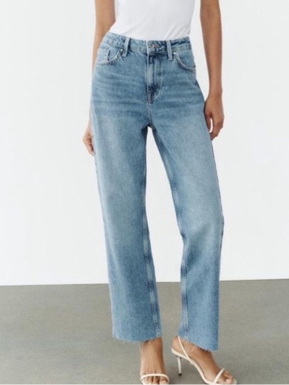 ZARA HIGH WAIST STRAIGHT LEG JEANS TALL GODDESS JEAN SIZE 6 LIGHT WASH DESIGNER